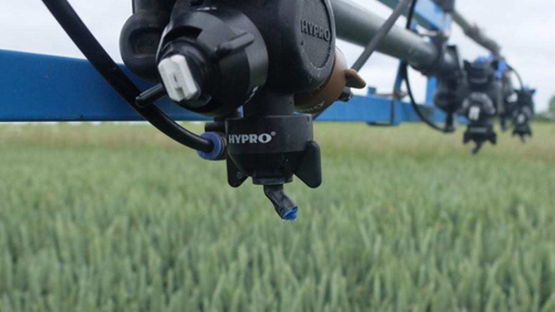 crop sprayer mechanism 