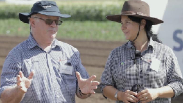 David Towner (left) and Marija Tromp (right) at Syngenta GrowMore Gatton 2022, discussing their first experience with MIRAVIS® Duo fungicide.