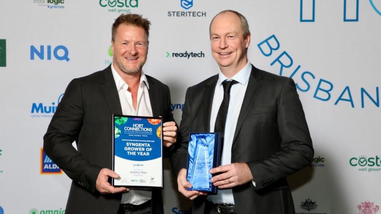 Jeremy Haw of Hussey & Co being presented the Syngenta Grower of the Year Award for 2025 by David Van Ryswyk, Managing Director of Syngenta Australia and New Zealand. ©Andrew Beveridge