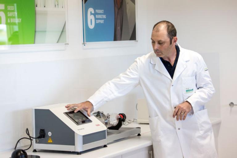 Syngenta has tested the flowability of Vibrance versus Evergol Energy at the Seedcare Insitute, Wagga Wagga.